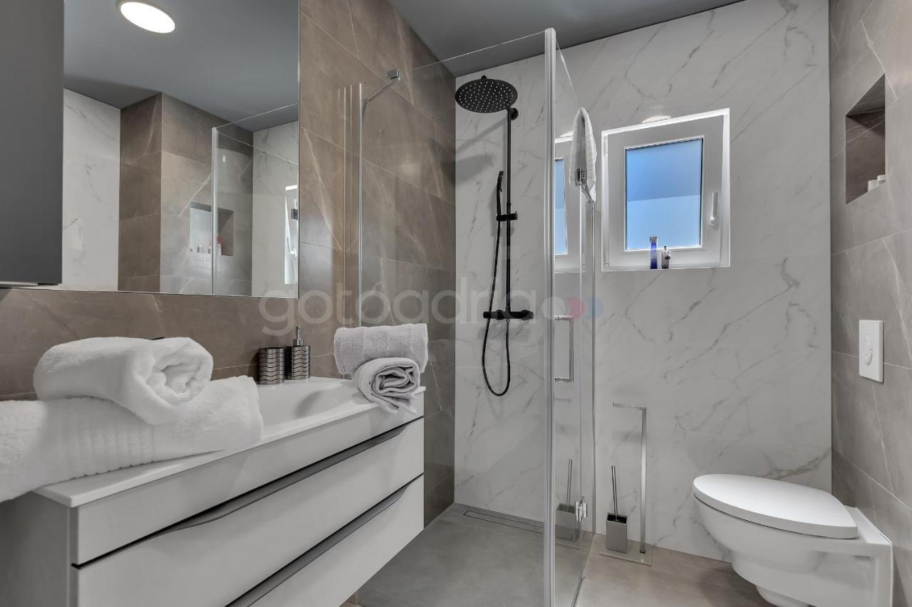 Luxury Seaview Apt Luki - Free Parking Makarska Eksteriør billede